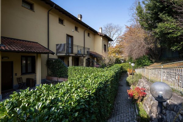casa indipendente in vendita a Varese in zona Bobbiate