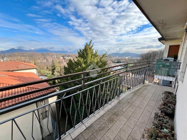 appartamento in vendita a Varese in zona Giubiano