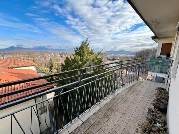 appartamento in vendita a Varese in zona Giubiano