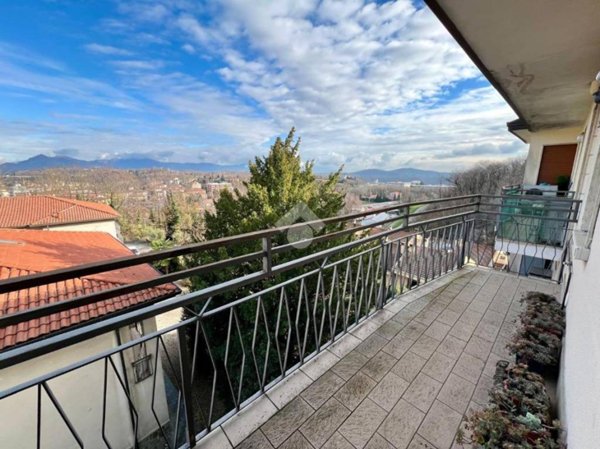 appartamento in vendita a Varese in zona Giubiano