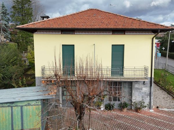 casa indipendente in vendita a Varese in zona Capolago