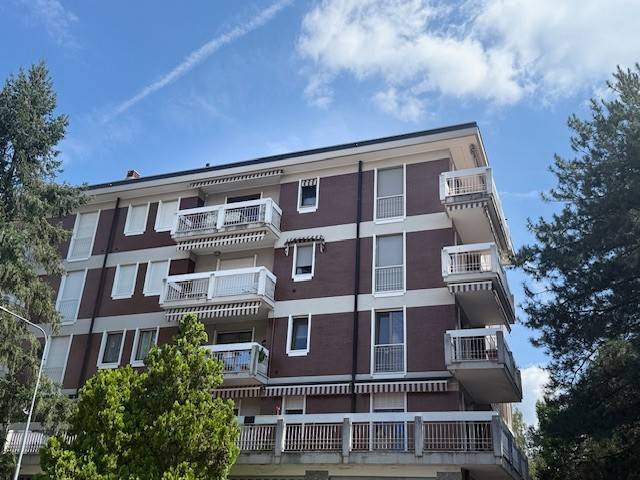 appartamento in vendita a Varese in zona Biumo