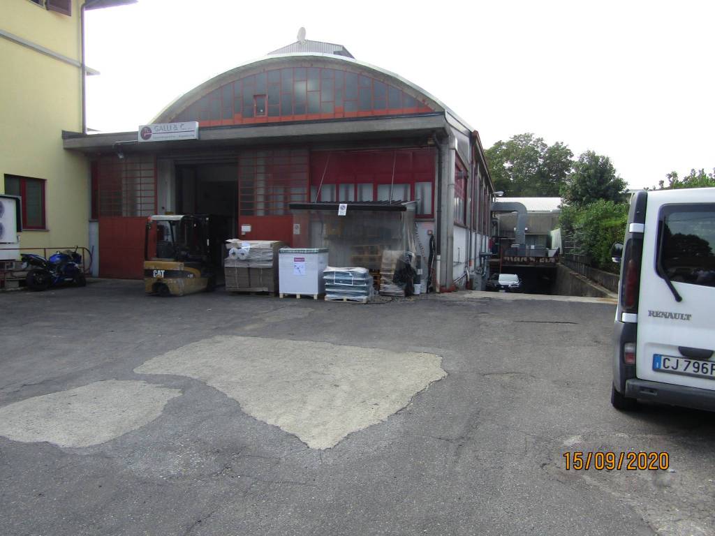 locale commerciale in vendita a Varese in zona Giubiano