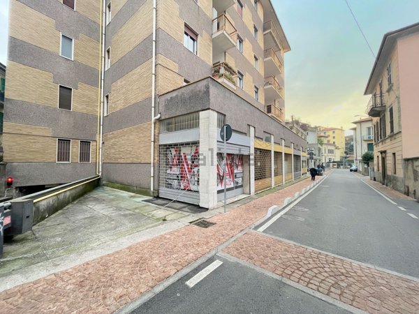 ufficio in vendita a Varese in zona Biumo