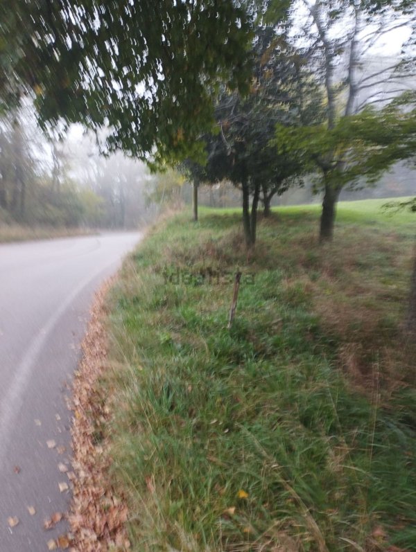 locale di sgombero in vendita a Varese in zona Santa Maria del Monte