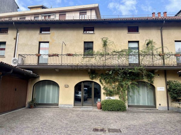 ufficio in vendita a Varese in zona Centro Città