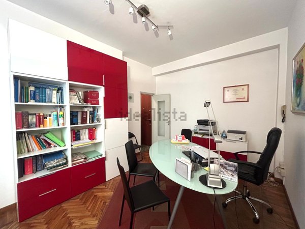 ufficio in vendita a Varese in zona Centro Città