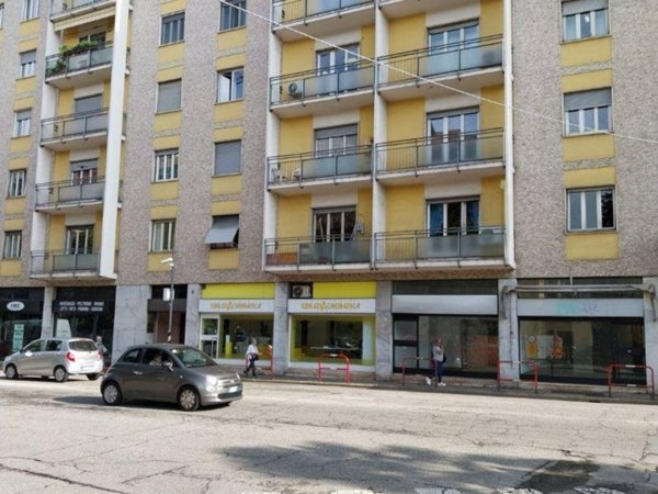 appartamento in vendita a Varese in zona Biumo