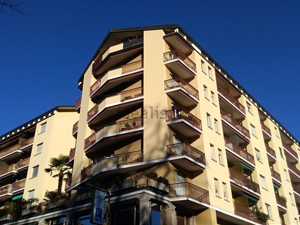 appartamento in vendita a Varese in zona Brunella