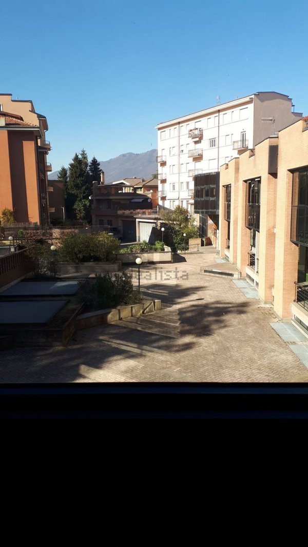 ufficio in vendita a Varese in zona Centro Città