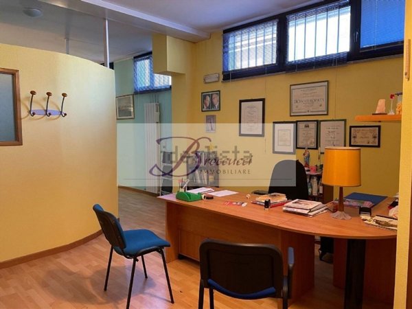 appartamento in vendita a Varese in zona Bizzozero