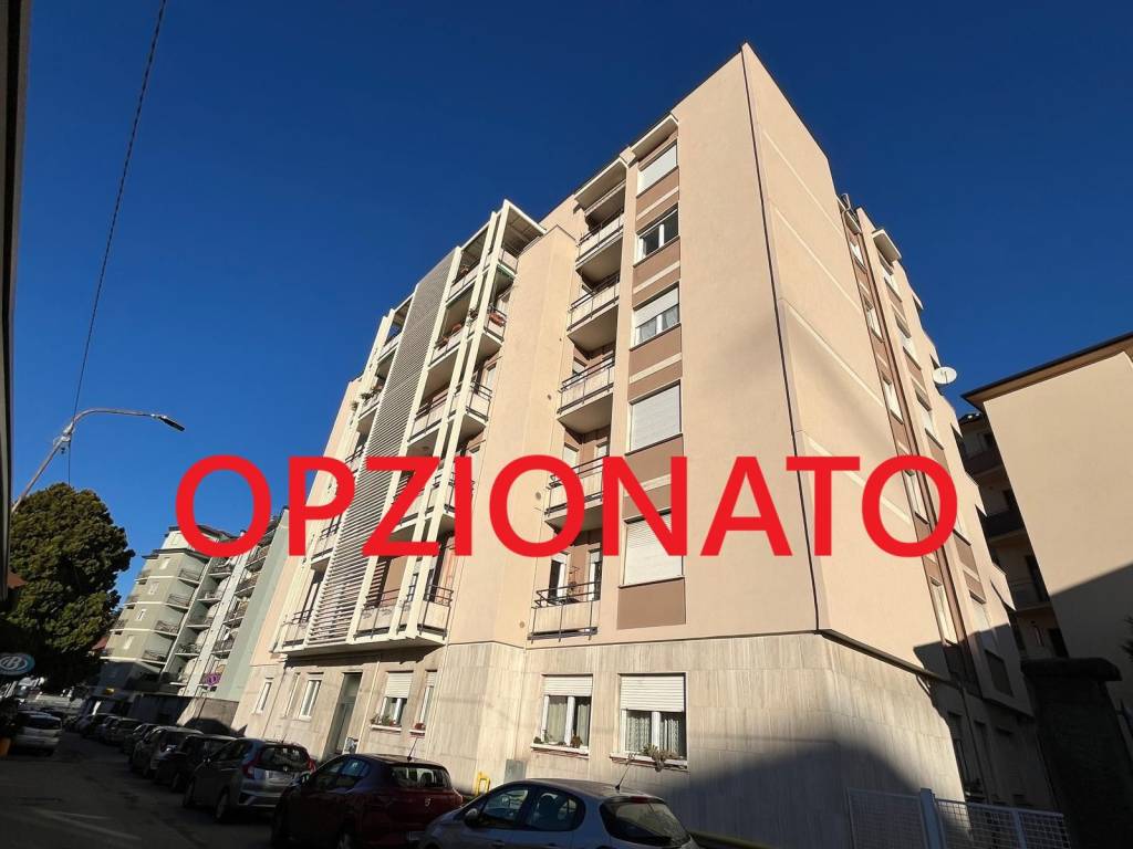 appartamento in vendita a Varese in zona Giubiano