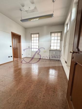 appartamento in vendita a Varese in zona Casbeno