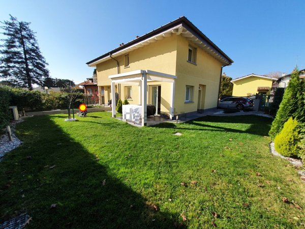 casa indipendente in vendita a Varese