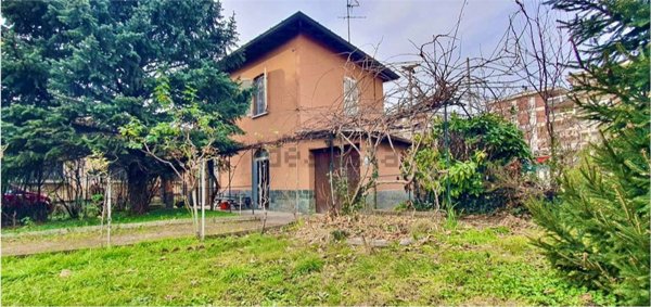 appartamento in vendita a Varese in zona Biumo