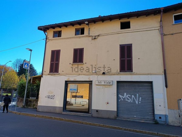 locale commerciale in vendita a Varese in zona Giubiano