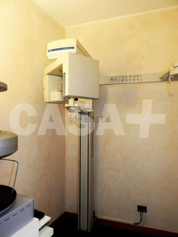 ufficio in vendita a Varese in zona Centro Città