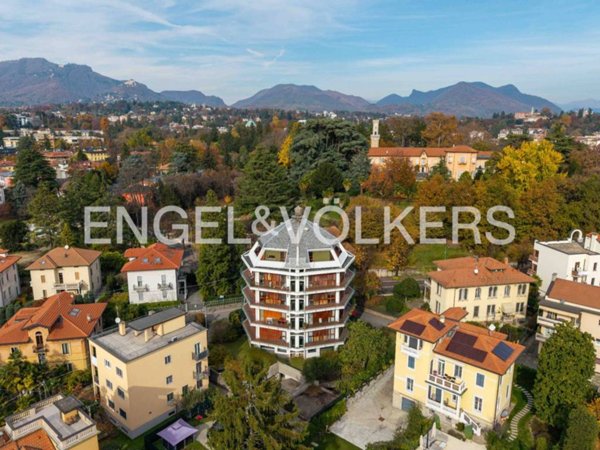 casa indipendente in vendita a Varese in zona Brunella