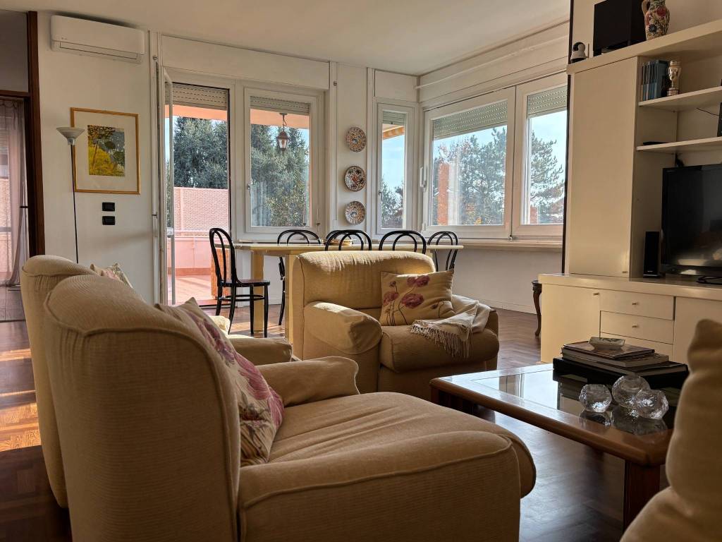 appartamento in vendita a Varese in zona Biumo