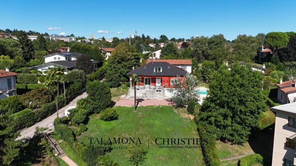 casa indipendente in vendita a Varese in zona Casbeno