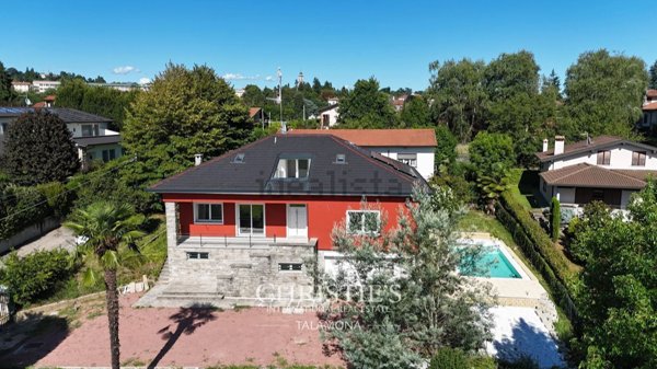 casa indipendente in vendita a Varese in zona Casbeno
