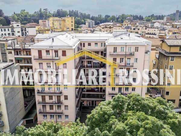 appartamento in vendita a Varese in zona Biumo