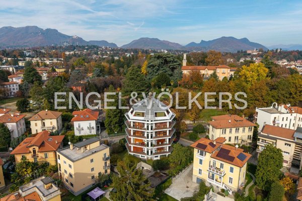 casa indipendente in vendita a Varese