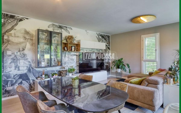 appartamento in vendita a Varese in zona Velate