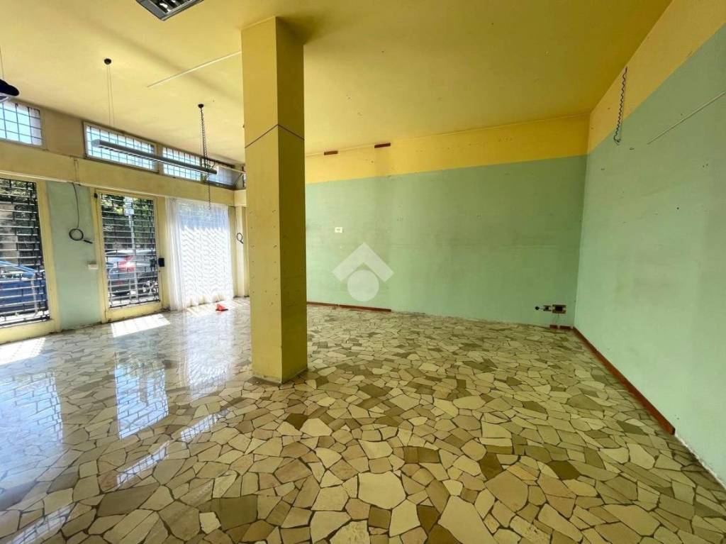 ufficio in vendita a Varese in zona Giubiano