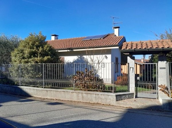 casa indipendente in vendita a Varese in zona Bizzozero