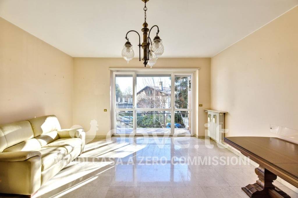 appartamento in vendita a Varese in zona Brunella