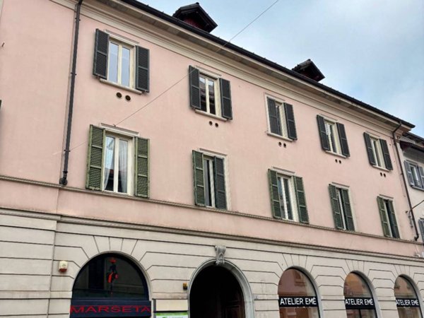 ufficio in vendita a Varese in zona Biumo