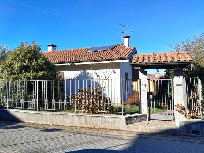 casa indipendente in vendita a Varese in zona Bizzozero