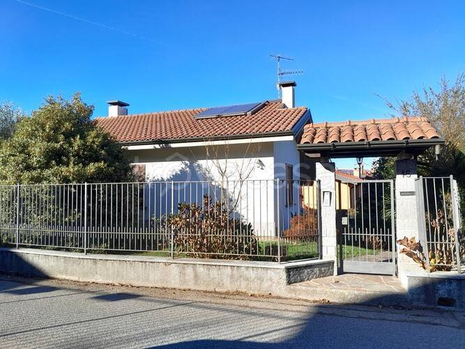 casa indipendente in vendita a Varese in zona Bizzozero