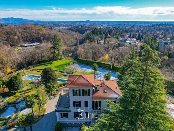 casa indipendente in vendita a Varese in zona Sant'Ambrogio