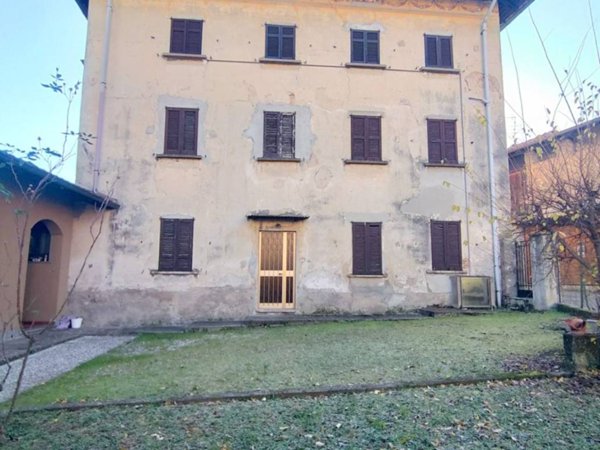 casa indipendente in vendita a Varese in zona Giubiano