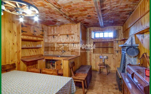 appartamento in vendita a Varese in zona Biumo