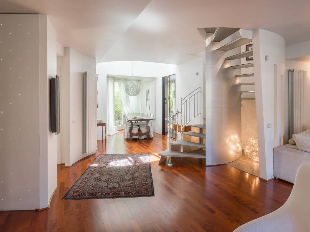 appartamento in vendita a Varese in zona Biumo