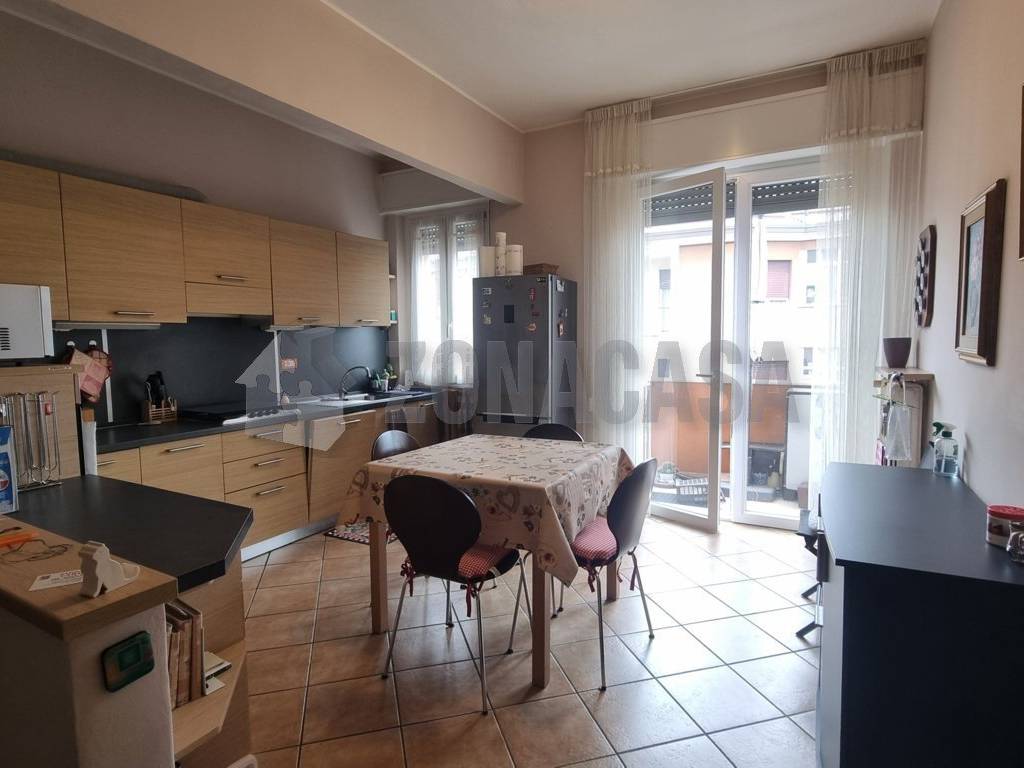 appartamento in vendita a Varese in zona Biumo