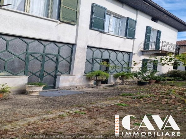 appartamento in vendita a Varese in zona Casbeno