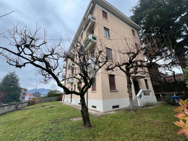 appartamento in vendita a Varese in zona Bizzozero