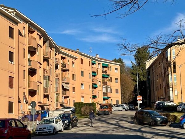 appartamento in vendita a Varese in zona Avigno