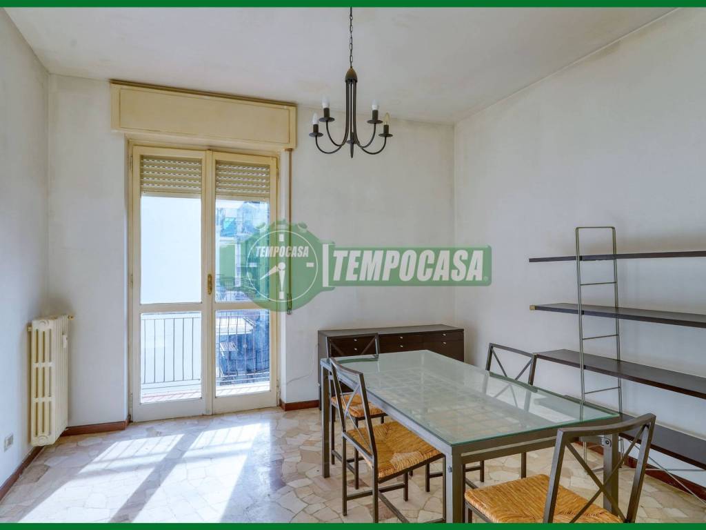 appartamento in vendita a Varese in zona Biumo