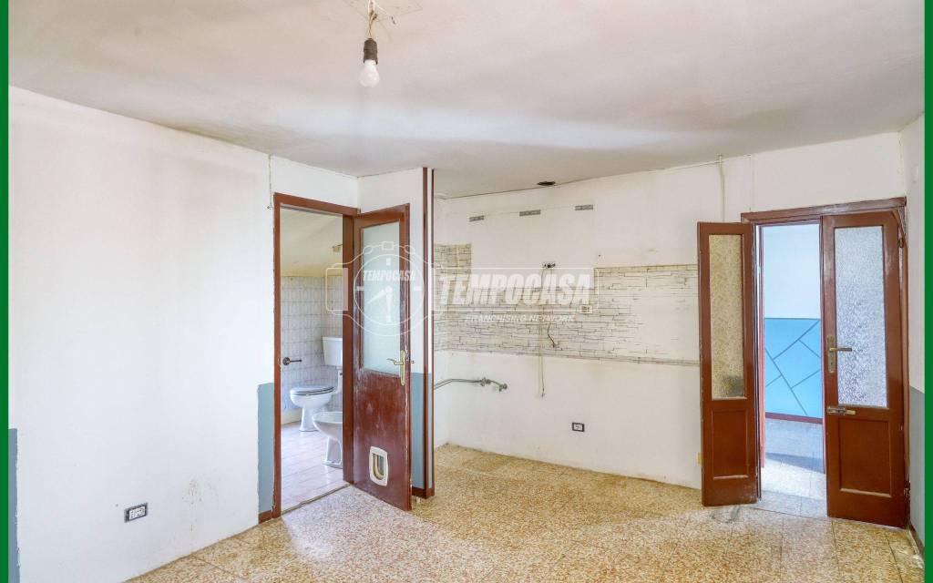 appartamento in vendita a Varese in zona Lissago