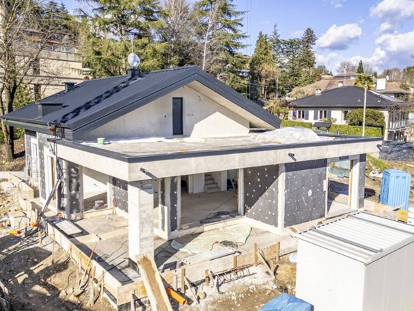 casa indipendente in vendita a Varese in zona Ippodromo