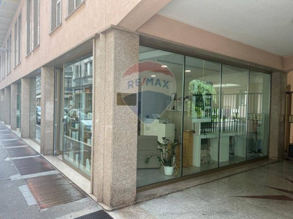 negozio in vendita a Varese in zona Biumo