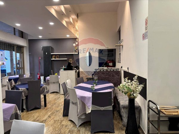 locale commerciale in vendita a Varese in zona Centro Città