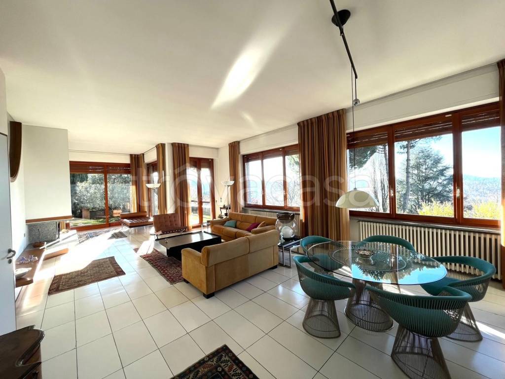 casa indipendente in vendita a Varese in zona Viale Europa