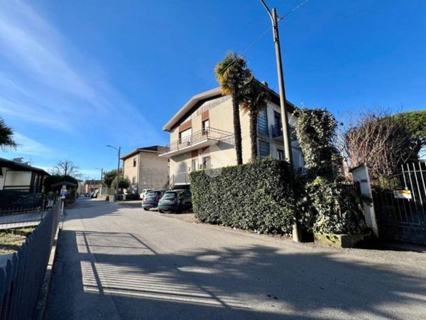 casa indipendente in vendita a Varese in zona Bizzozero