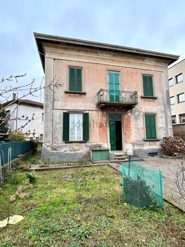 casa indipendente in vendita a Varese in zona Viale Belforte